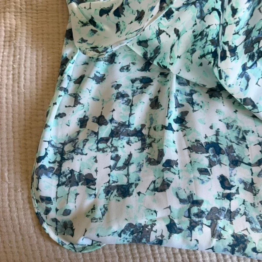 Liz Lange Maternity Blouse Women XL White Teal Abstract High Low Short Sleeve